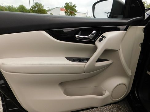 Used 2021 Nissan Rogue Sport SL FWD image 13