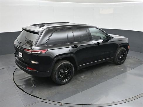 New 2025 Jeep Grand Cherokee Altitude image 29