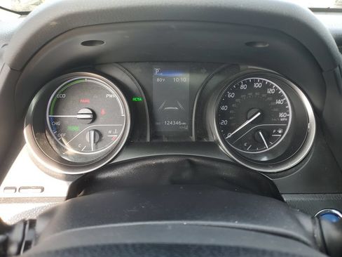Used 2021 Toyota Camry SE w/ Cold Weather Package FWD image 17