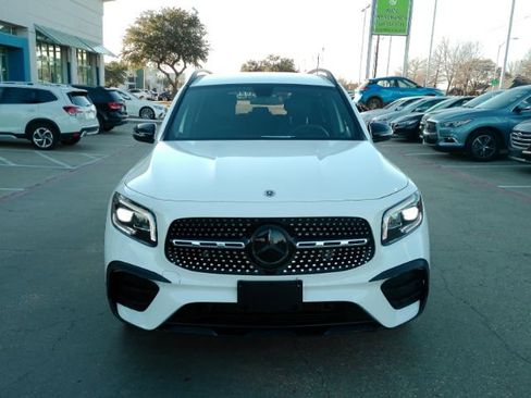 Used 2021 Mercedes-Benz GLB 250 image 2