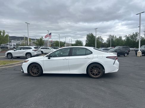 Used 2023 Toyota Camry SE image 8