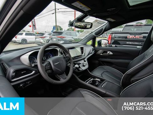 Used 2024 Chrysler Pacifica Limited w/ S Appearance Package image 33