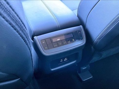 Used 2025 Nissan Pathfinder SL FWD image 10