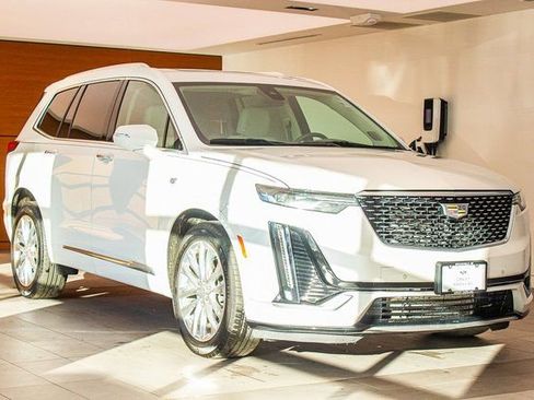 Used 2022 Cadillac XT6 Premium Luxury image 5