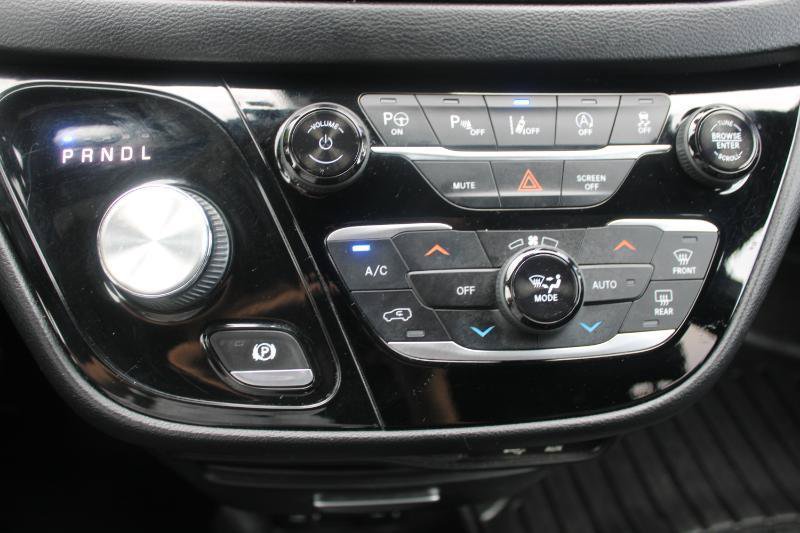 Used 2019 Chrysler Pacifica Touring-L w/ Advanced Safetytec Group FWD image 19