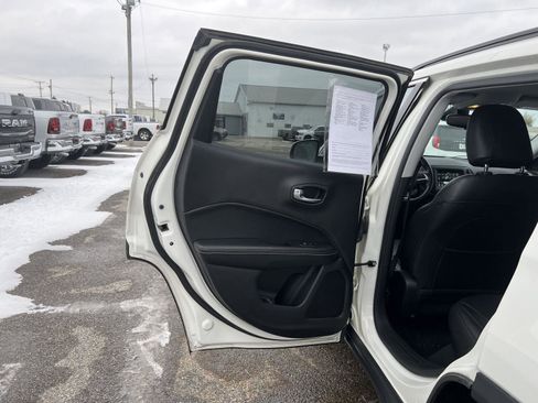 Used 2020 Jeep Compass Latitude image 27