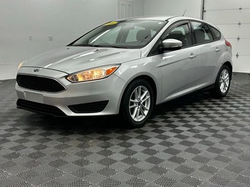 Used 2016 Ford Focus SE w/ SE Power Seat Package image 11