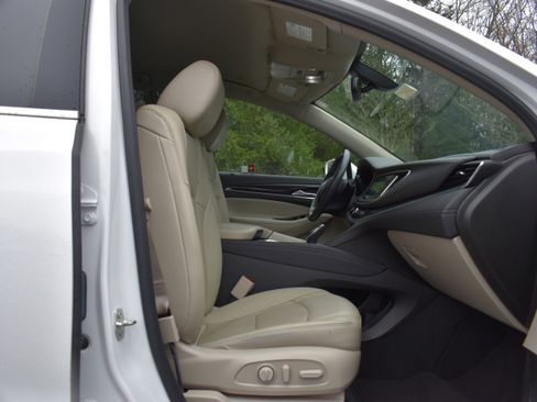 Used 2019 Buick Enclave Essence image 26