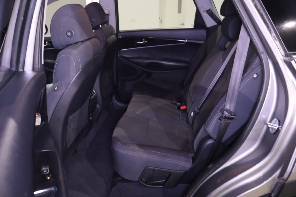 Used 2017 Kia Sorento FWD image 27