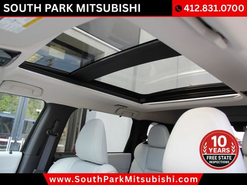 Used 2025 Mitsubishi Outlander AWD image 33