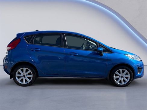 Used 2011 Ford Fiesta SE w/ 202A Rapid Spec Order Code image 2