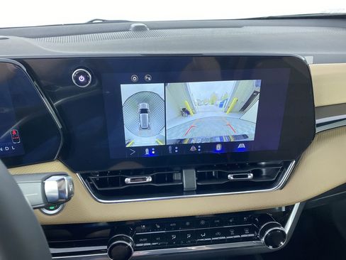 New 2025 Chevrolet Equinox ACTIV w/ Safety and Technology Package image 6