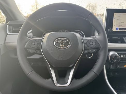 Used 2025 Toyota RAV4 XLE image 23