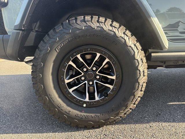 New 2026 Jeep Wrangler Unlimited Rubicon w/ Rockslide Package AWD/4WD image 17