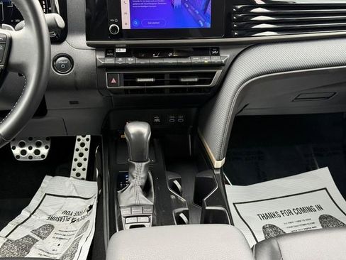 Used 2025 Toyota Camry SE image 13