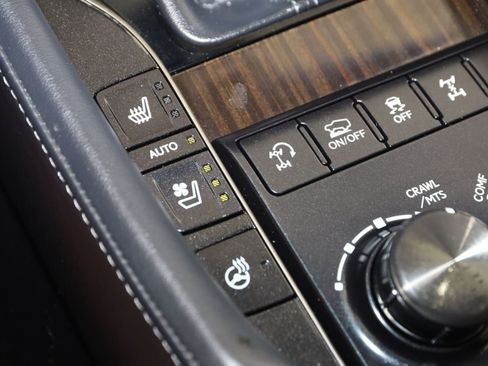 Used 2020 Lexus LX 570 4WD w/ Luxury Package image 8
