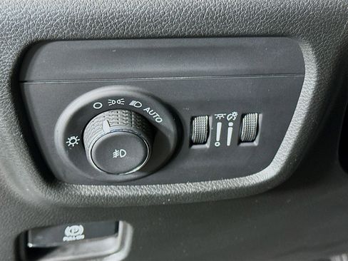 Used 2024 Jeep Grand Cherokee L Limited w/ Luxury Tech Group II image 17