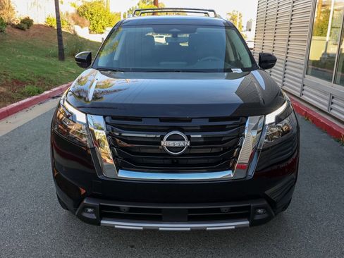 New 2025 Nissan Pathfinder SL image 9