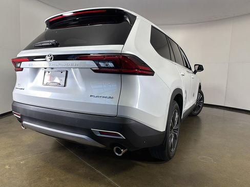 Used 2025 Toyota Grand Highlander AWD Hybrid image 20