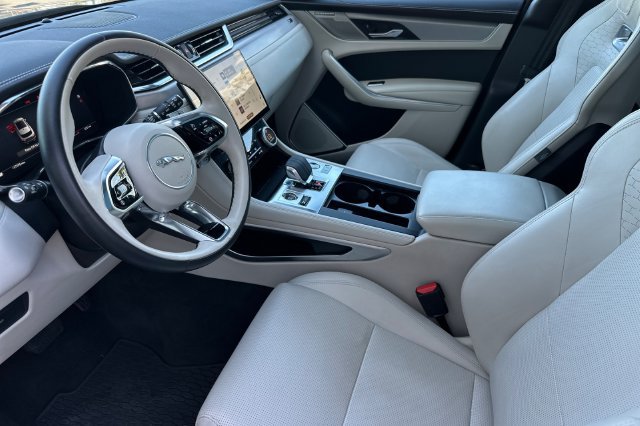 Used 2025 Jaguar F-PACE R-Dynamic S AWD/4WD image 9