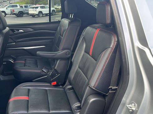 Used 2025 Chevrolet Traverse RS image 23