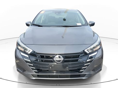 Used 2025 Nissan Versa SV image 2