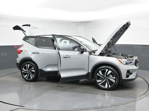 Used 2025 Volvo XC40 B5 Plus AWD/4WD image 52