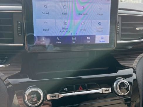 Used 2024 Ford Explorer Limited image 42