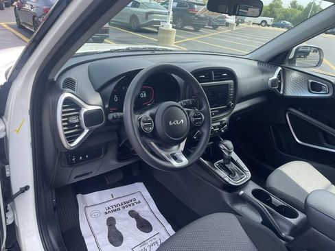 Used 2025 Kia Soul LX w/ LX Technology Package FWD image 18