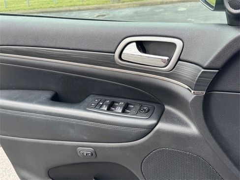Used 2020 Jeep Grand Cherokee Limited X image 17