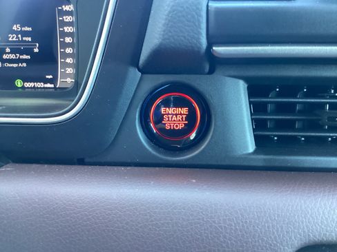 Used 2025 Honda Pilot Elite image 46