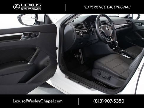 Used 2019 Volkswagen Passat 2.0T SE R-Line FWD image 17