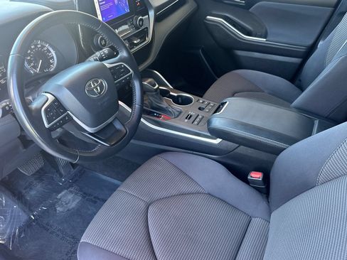 Certified 2024 Toyota Highlander LE AWD/4WD image 12