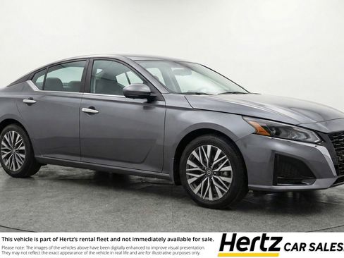 Used 2025 Nissan Altima 2.5 SV image 1