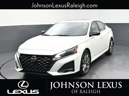 Used 2023 Nissan Altima 2.0 SR FWD image 5