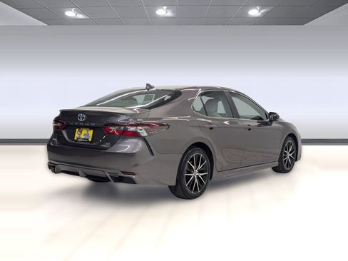 Used 2022 Toyota Camry SE image 7