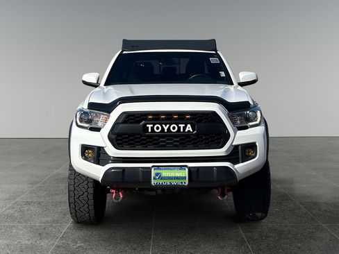 Used 2019 Toyota Tacoma TRD Off-Road w/ Technology Package AWD/4WD image 2