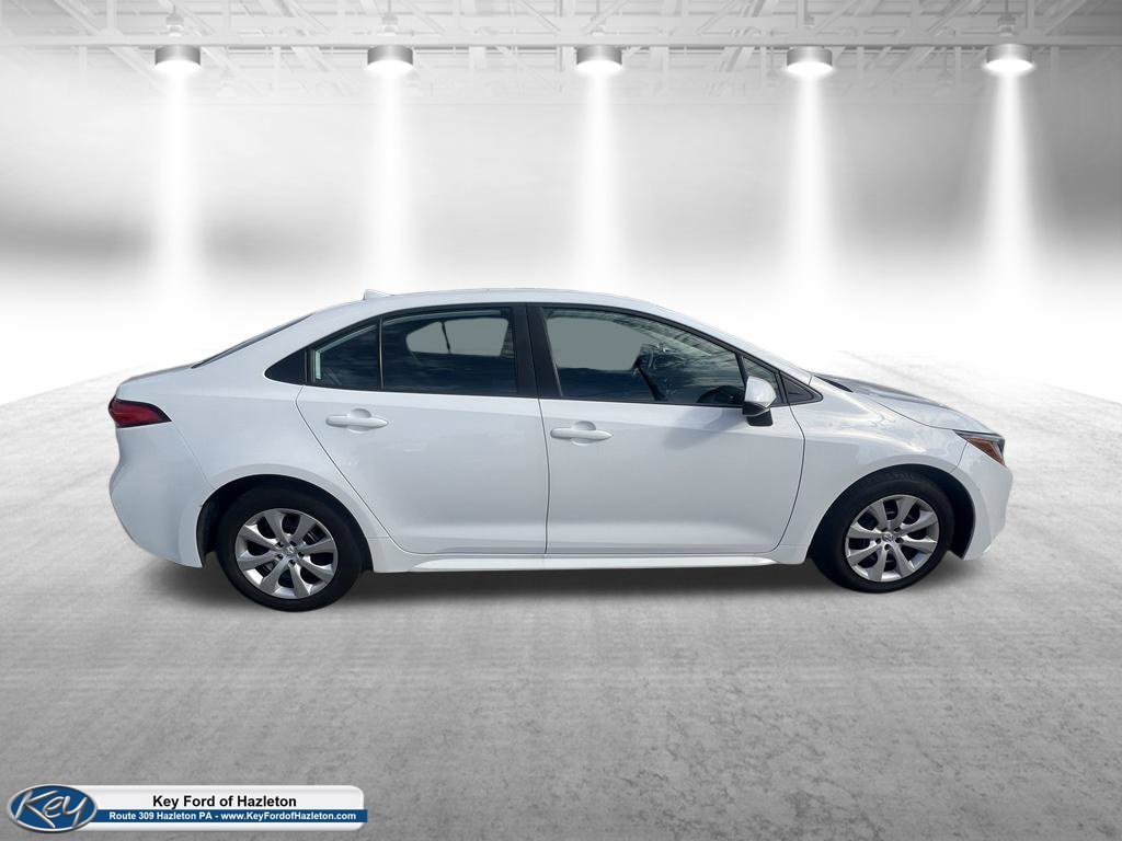Used 2025 Toyota Corolla LE FWD image 12