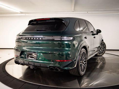 Used 2024 Porsche Cayenne S AWD/4WD image 7