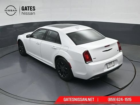 Used 2022 Chrysler 300 Touring L w/ Popular Equipment Group AWD/4WD image 53