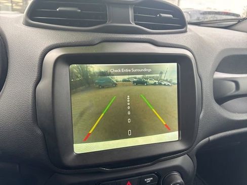 Used 2022 Jeep Renegade Latitude image 20