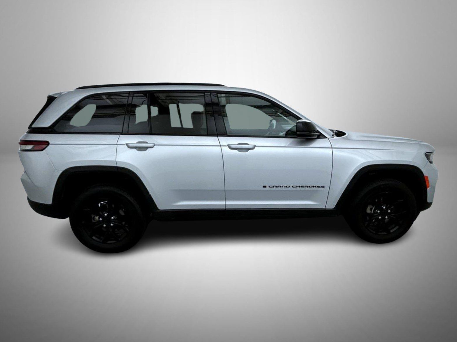Certified 2025 Jeep Grand Cherokee Altitude AWD/4WD image 4