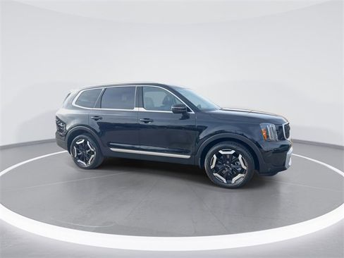 Used 2025 Kia Telluride EX w/ EX Captain's Chair Package image 9