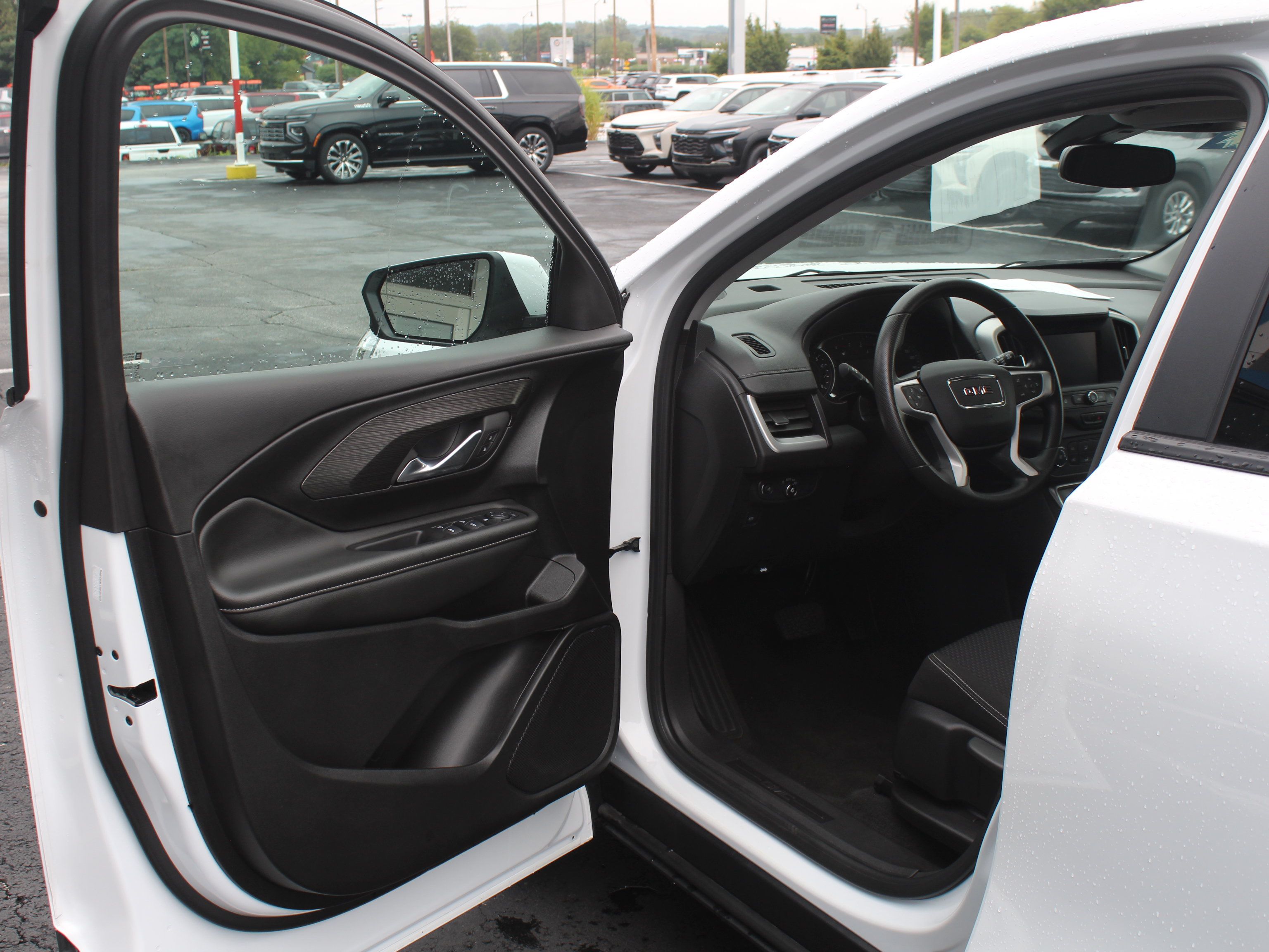 Used 2024 GMC Terrain SLE AWD/4WD image 12