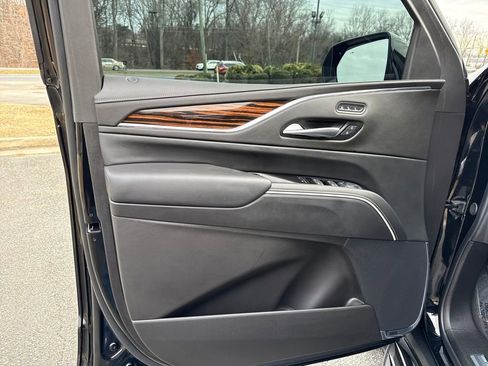 Used 2024 Cadillac Escalade ESV Premium Luxury image 12