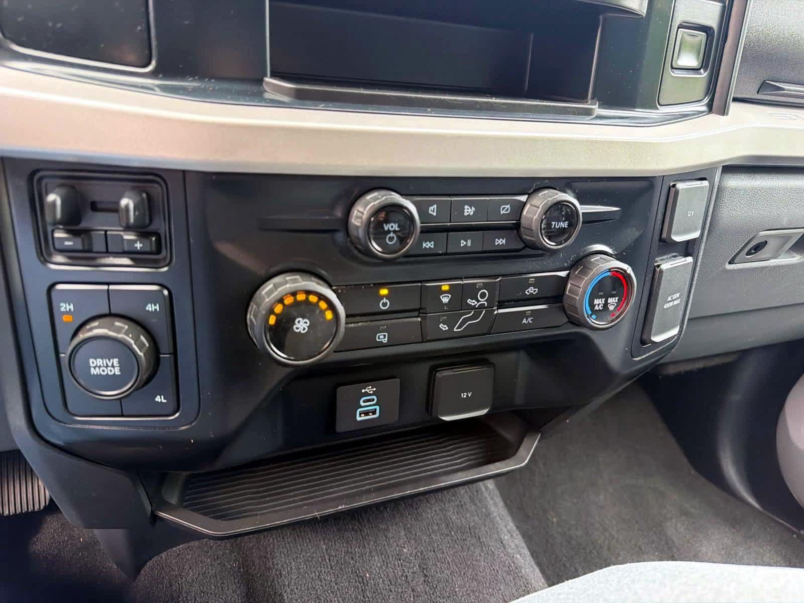 Used 2023 Ford F250 XLT w/ Snow Plow Prep Package AWD/4WD image 26