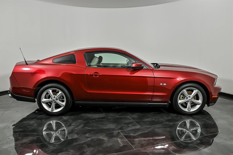 Used 2010 Ford Mustang GT RWD image 10
