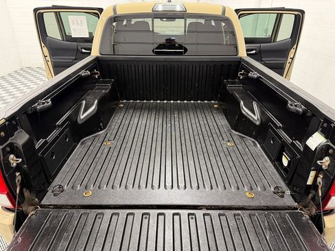 Used 2017 Toyota Tacoma TRD Off-Road image 24