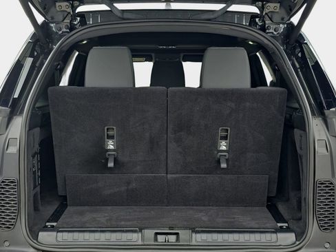 Certified 2025 Land Rover Discovery S AWD/4WD image 15