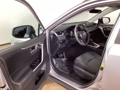 Used 2020 Toyota RAV4 XLE AWD/4WD image 9